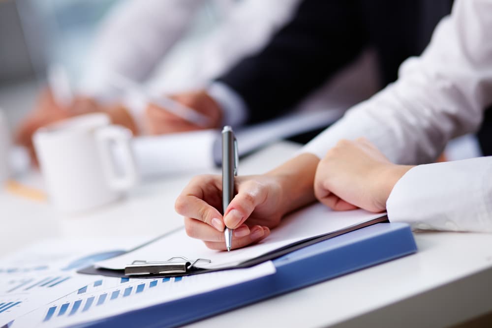 How to Write Effective Meeting Minutes: A Practical Guide
